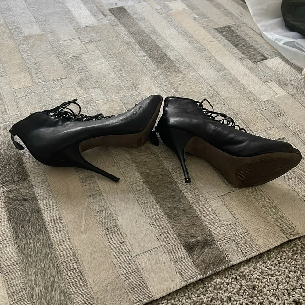 Steve Madden sexy steve